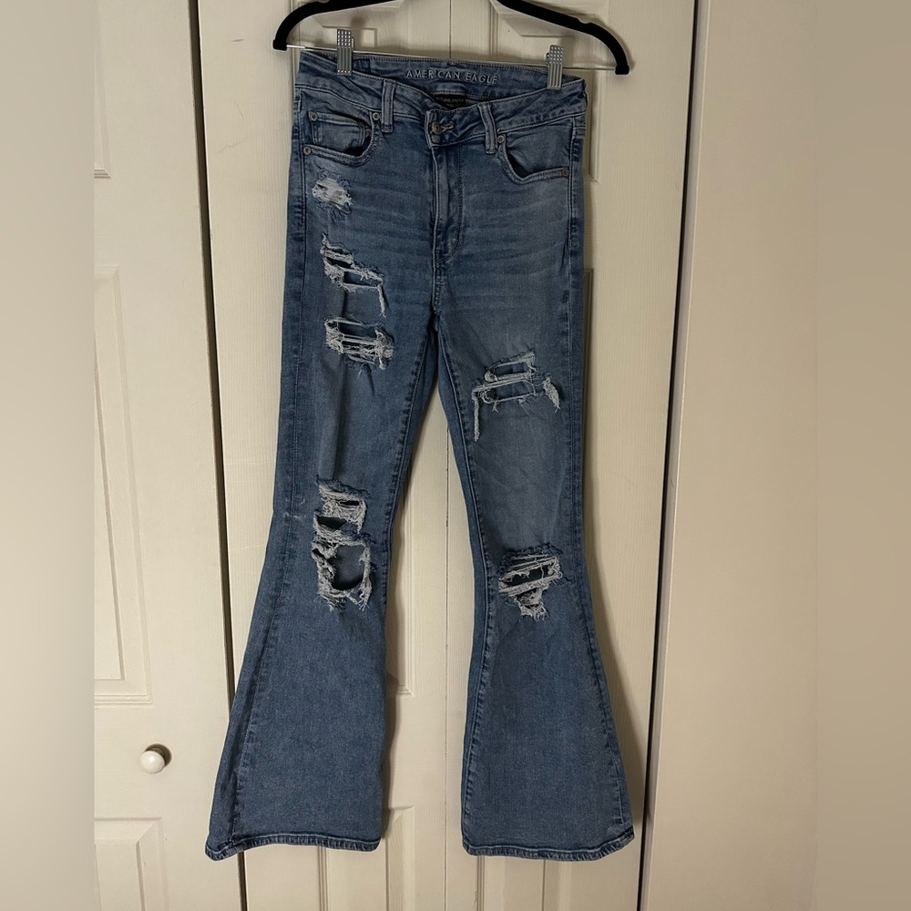 American Eagle Outfitters Flare Distressed Jeans 6 Long - Blue